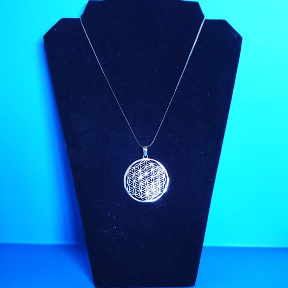 Vintage Sterling Silver “Flower of Life” Pendant with Herringbone Chain Necklace - Picture 3 of 13